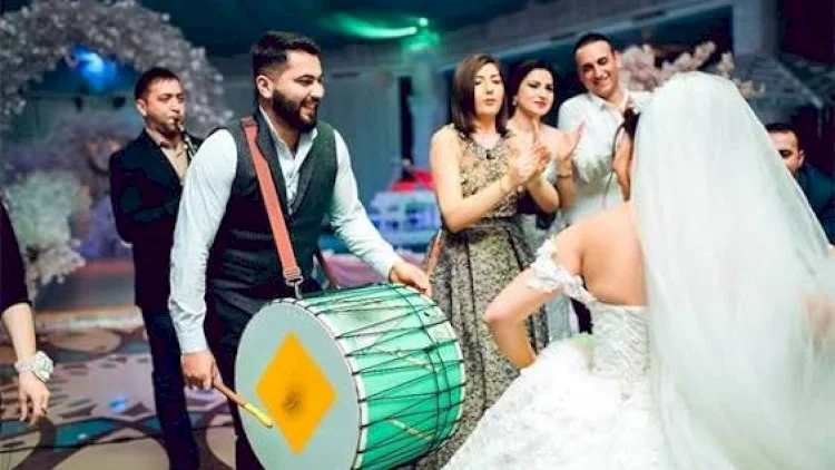 Toylar iki saat və maksimum 100 nəfərlə məhdudlaşdırıla bilər