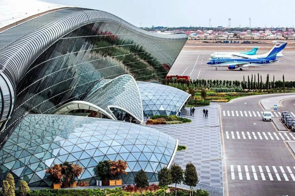 Hazırda Bakı aeroportu... - Fotolar